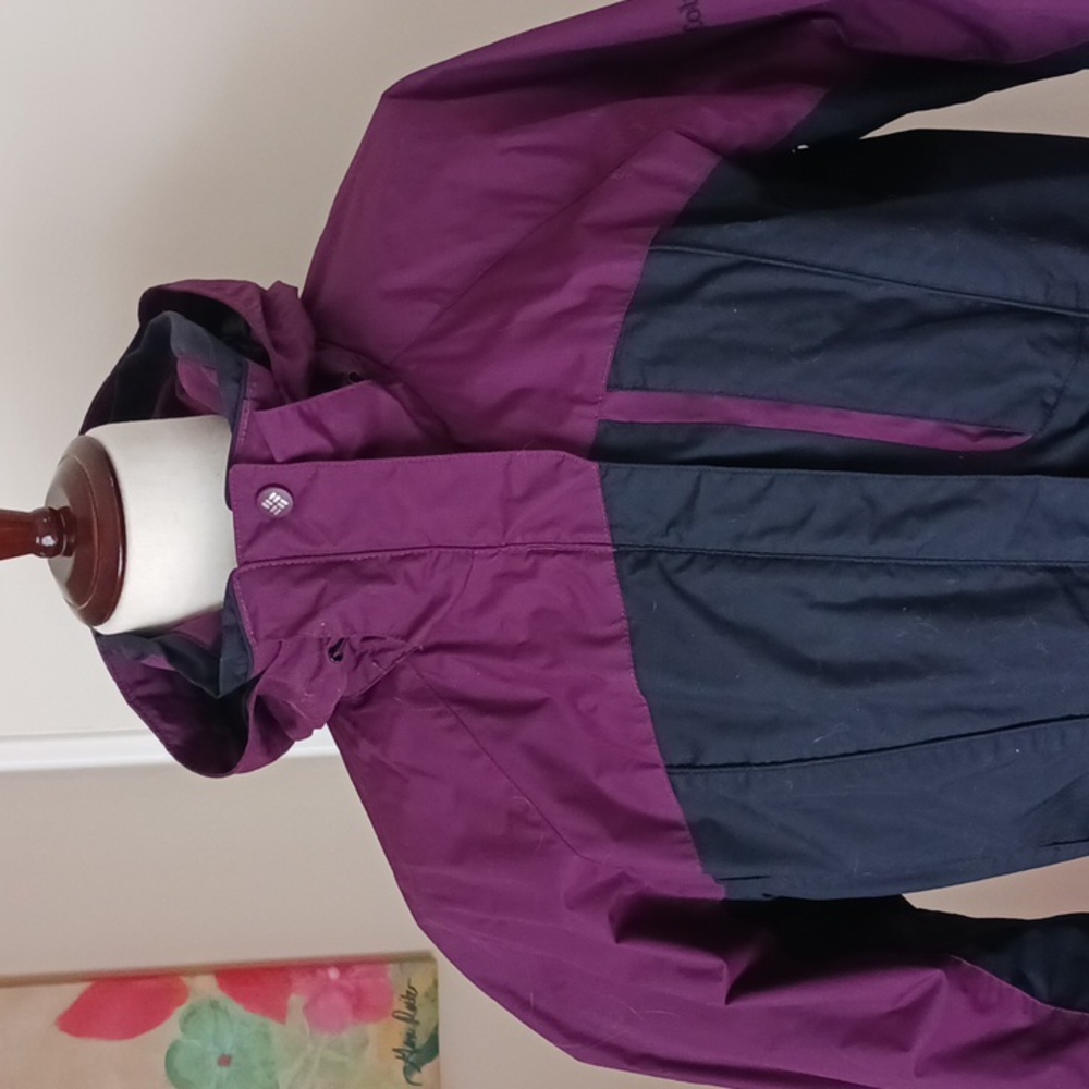 Columbia jacket for rain with hood pockets long sleeve high neck collar black S